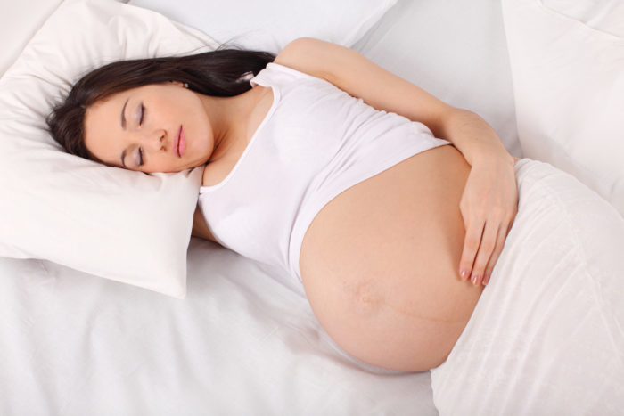 ينام على معدتك أثناء الحمل