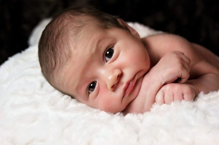 معجزة الرضاعة الطبيعية لطفل حديث الولادة