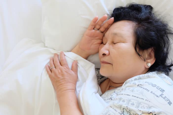 التغلب على صعوبات النوم العميق في كبار السن