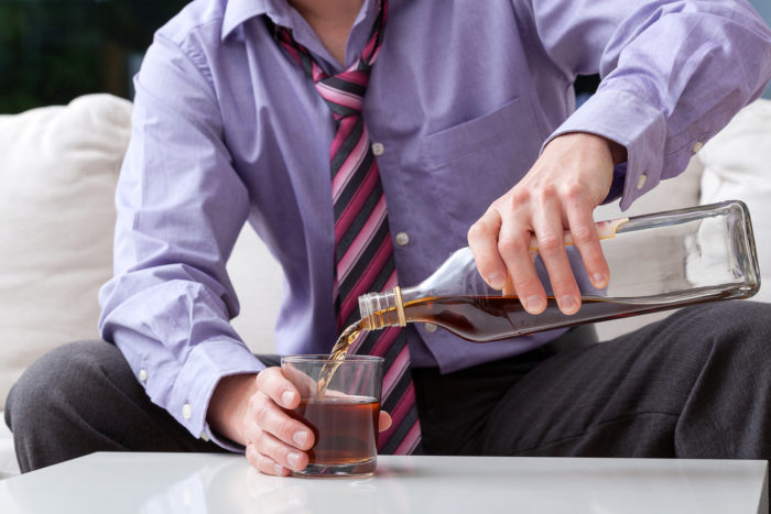 تليف الكبد الكحولي ، وأمراض الكبد بسبب شرب الكحول الكحولي