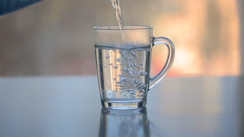 فوائد شرب الماء الدافئ