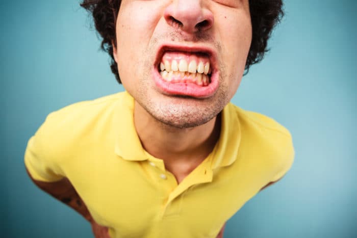 كيفية التخلص من عادات تكسير الأسنان
