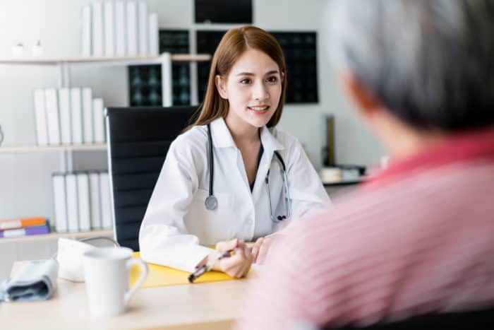 مطالبات التأمين الصحي تحقق مع طبيبك عن الأمراض التي هي أعراض