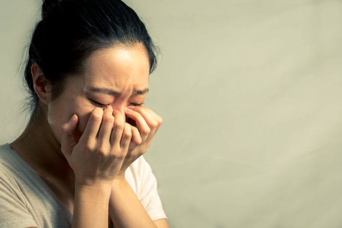فوائد الدموع عند الحزن