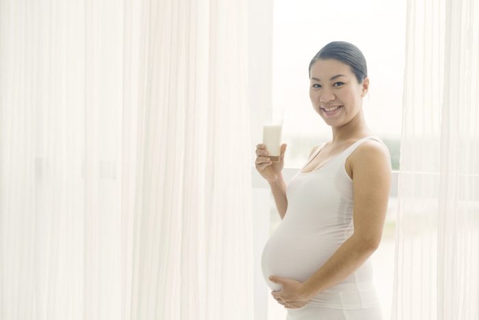 النساء الحوامل شرب الحليب