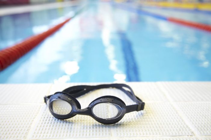 نظارات السباحة