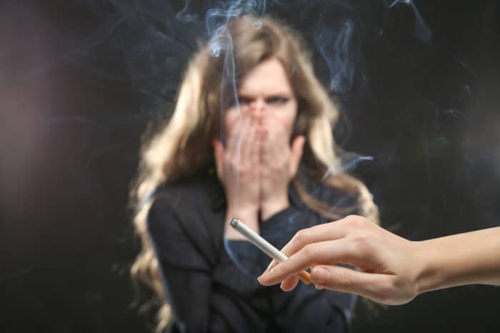 خطر دخان السجائر للمدخنين السلبيين