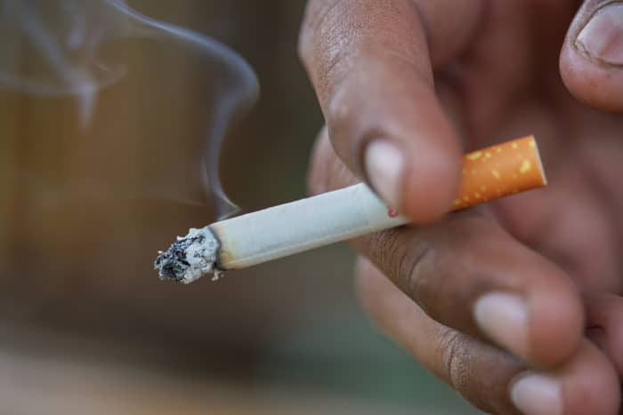 خطر التدخين يجعل الروماتيزم الانتكاس