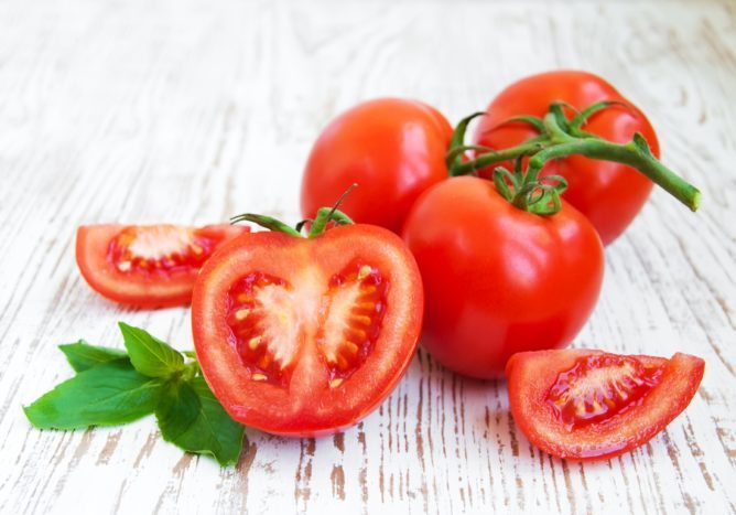 الطماطم هي فوائد الخضار الحمراء